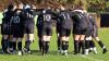 Deutlicher Sieg für SpG NFV Gelb-Weiß Görlitz 09/SV Gebelzig im Frauenfußball  Reichenbach. Die SpG NFV Gelb-Weiß Görlitz 09/SV Gebelzig besiegte am vergangenen Spieltag die SpG SV Reichenbach/SV Königshain/Holtendorfer SV mit 5:1. Zur Halbzeit stand es noch 1:1, doch in der zweiten Hälfte drehten die Gäste auf.  Lena Marie Mikonya brachte den SV Reichenbach in der 20. Minute mit 1:0 in Führung. Jenny Seidel glich in der 37. Minute für die SpG NFV Gelb-Weiß Görlitz 09/SV Gebelzig zum 1:1 aus.  Nach dem Seitenwechsel dominierte Seidel das Spiel und erzielte in der 57. und 60. Minute zwei weitere Treffer, was den Spielstand auf 1:3 erhöhte. Lisette Horter baute die Führung in der 75. Minute auf 1:4 aus. Den Schlusspunkt setzte Klara Robitsch in der 84. Minute zum 1:5-Endstand.  Bereits in der ersten Hälfte, in der 27. Minute, sah Lisa Richter vom SV Reichenbach die Gelbe Karte.  Schiedsrichter Steffen Ott vom SC Großschweidnitz-Löbau leitete die Partie.  Ein besonderer Dank gilt Gerd Fechner für die Bereitstellung der Fotos.