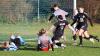 Deutlicher Sieg für SpG NFV Gelb-Weiß Görlitz 09/SV Gebelzig im Frauenfußball  Reichenbach. Die SpG NFV Gelb-Weiß Görlitz 09/SV Gebelzig besiegte am vergangenen Spieltag die SpG SV Reichenbach/SV Königshain/Holtendorfer SV mit 5:1. Zur Halbzeit stand es noch 1:1, doch in der zweiten Hälfte drehten die Gäste auf.  Lena Marie Mikonya brachte den SV Reichenbach in der 20. Minute mit 1:0 in Führung. Jenny Seidel glich in der 37. Minute für die SpG NFV Gelb-Weiß Görlitz 09/SV Gebelzig zum 1:1 aus.  Nach dem Seitenwechsel dominierte Seidel das Spiel und erzielte in der 57. und 60. Minute zwei weitere Treffer, was den Spielstand auf 1:3 erhöhte. Lisette Horter baute die Führung in der 75. Minute auf 1:4 aus. Den Schlusspunkt setzte Klara Robitsch in der 84. Minute zum 1:5-Endstand.  Bereits in der ersten Hälfte, in der 27. Minute, sah Lisa Richter vom SV Reichenbach die Gelbe Karte.  Schiedsrichter Steffen Ott vom SC Großschweidnitz-Löbau leitete die Partie.  Ein besonderer Dank gilt Gerd Fechner für die Bereitstellung der Fotos.