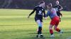 Deutlicher Sieg für SpG NFV Gelb-Weiß Görlitz 09/SV Gebelzig im Frauenfußball  Reichenbach. Die SpG NFV Gelb-Weiß Görlitz 09/SV Gebelzig besiegte am vergangenen Spieltag die SpG SV Reichenbach/SV Königshain/Holtendorfer SV mit 5:1. Zur Halbzeit stand es noch 1:1, doch in der zweiten Hälfte drehten die Gäste auf.  Lena Marie Mikonya brachte den SV Reichenbach in der 20. Minute mit 1:0 in Führung. Jenny Seidel glich in der 37. Minute für die SpG NFV Gelb-Weiß Görlitz 09/SV Gebelzig zum 1:1 aus.  Nach dem Seitenwechsel dominierte Seidel das Spiel und erzielte in der 57. und 60. Minute zwei weitere Treffer, was den Spielstand auf 1:3 erhöhte. Lisette Horter baute die Führung in der 75. Minute auf 1:4 aus. Den Schlusspunkt setzte Klara Robitsch in der 84. Minute zum 1:5-Endstand.  Bereits in der ersten Hälfte, in der 27. Minute, sah Lisa Richter vom SV Reichenbach die Gelbe Karte.  Schiedsrichter Steffen Ott vom SC Großschweidnitz-Löbau leitete die Partie.  Ein besonderer Dank gilt Gerd Fechner für die Bereitstellung der Fotos.
