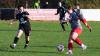 Deutlicher Sieg für SpG NFV Gelb-Weiß Görlitz 09/SV Gebelzig im Frauenfußball  Reichenbach. Die SpG NFV Gelb-Weiß Görlitz 09/SV Gebelzig besiegte am vergangenen Spieltag die SpG SV Reichenbach/SV Königshain/Holtendorfer SV mit 5:1. Zur Halbzeit stand es noch 1:1, doch in der zweiten Hälfte drehten die Gäste auf.  Lena Marie Mikonya brachte den SV Reichenbach in der 20. Minute mit 1:0 in Führung. Jenny Seidel glich in der 37. Minute für die SpG NFV Gelb-Weiß Görlitz 09/SV Gebelzig zum 1:1 aus.  Nach dem Seitenwechsel dominierte Seidel das Spiel und erzielte in der 57. und 60. Minute zwei weitere Treffer, was den Spielstand auf 1:3 erhöhte. Lisette Horter baute die Führung in der 75. Minute auf 1:4 aus. Den Schlusspunkt setzte Klara Robitsch in der 84. Minute zum 1:5-Endstand.  Bereits in der ersten Hälfte, in der 27. Minute, sah Lisa Richter vom SV Reichenbach die Gelbe Karte.  Schiedsrichter Steffen Ott vom SC Großschweidnitz-Löbau leitete die Partie.  Ein besonderer Dank gilt Gerd Fechner für die Bereitstellung der Fotos.