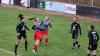 Deutlicher Sieg für SpG NFV Gelb-Weiß Görlitz 09/SV Gebelzig im Frauenfußball  Reichenbach. Die SpG NFV Gelb-Weiß Görlitz 09/SV Gebelzig besiegte am vergangenen Spieltag die SpG SV Reichenbach/SV Königshain/Holtendorfer SV mit 5:1. Zur Halbzeit stand es noch 1:1, doch in der zweiten Hälfte drehten die Gäste auf.  Lena Marie Mikonya brachte den SV Reichenbach in der 20. Minute mit 1:0 in Führung. Jenny Seidel glich in der 37. Minute für die SpG NFV Gelb-Weiß Görlitz 09/SV Gebelzig zum 1:1 aus.  Nach dem Seitenwechsel dominierte Seidel das Spiel und erzielte in der 57. und 60. Minute zwei weitere Treffer, was den Spielstand auf 1:3 erhöhte. Lisette Horter baute die Führung in der 75. Minute auf 1:4 aus. Den Schlusspunkt setzte Klara Robitsch in der 84. Minute zum 1:5-Endstand.  Bereits in der ersten Hälfte, in der 27. Minute, sah Lisa Richter vom SV Reichenbach die Gelbe Karte.  Schiedsrichter Steffen Ott vom SC Großschweidnitz-Löbau leitete die Partie.  Ein besonderer Dank gilt Gerd Fechner für die Bereitstellung der Fotos.