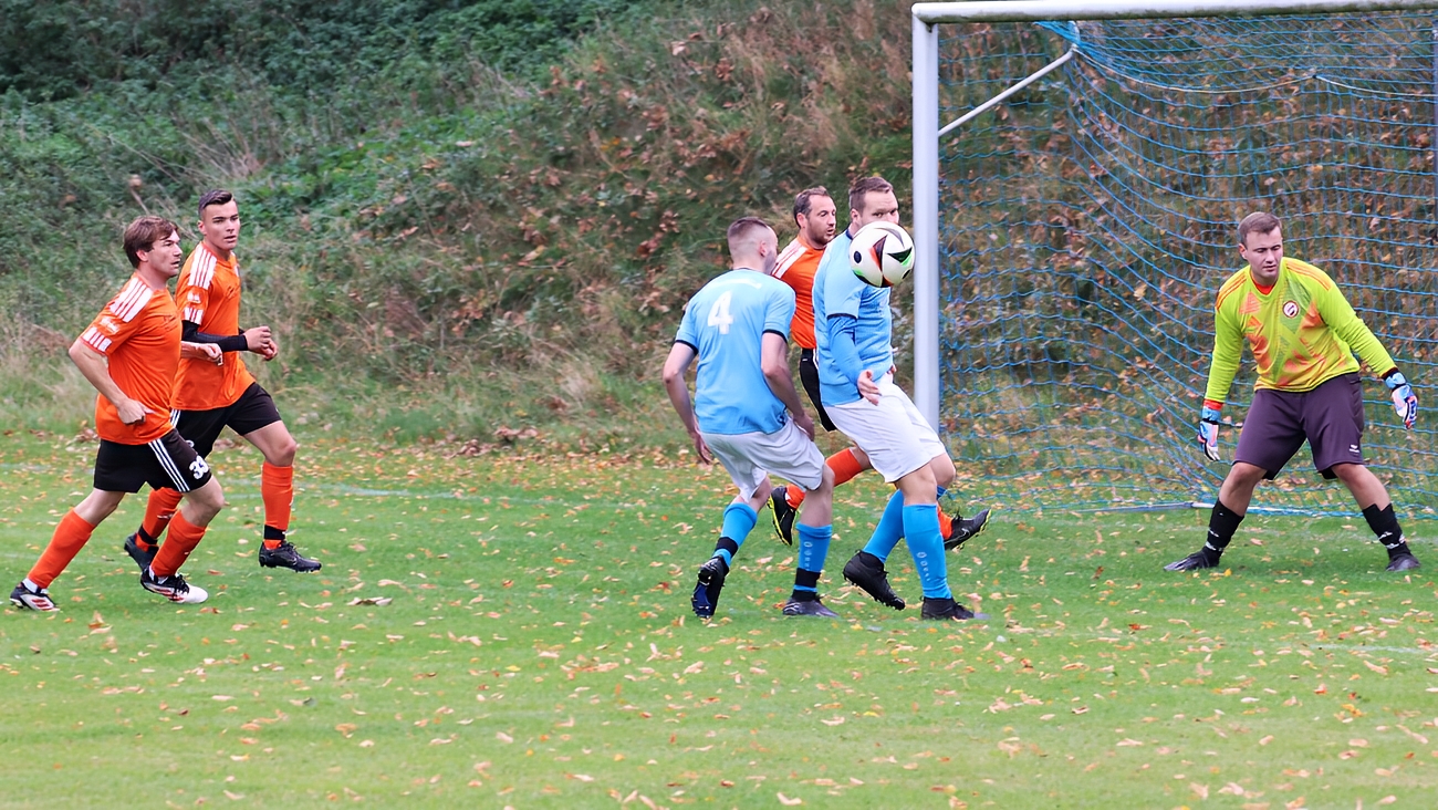 SpG SV Reichenbach/LSV Friedersdorf 9er vs SpG SV Arnsdorf-Hilbersdorf 9er Endstand 2:4, Bilder: Gerd Fechner